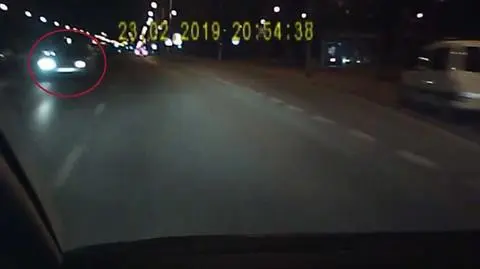 Jechał pod prąd, prosto na nią. Krzyk i ucieczka na prawy pas
