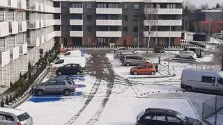 Parking na osiedlu przy ul. Dzieci Warszawy w Ursusie