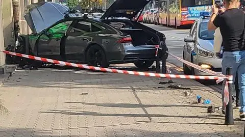 "Kierowca źle się poczuł". Uderzył w budynek i trafił do szpitala