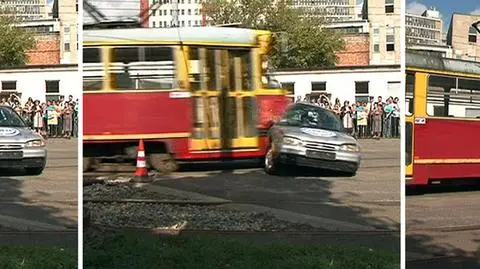 W starciu z tramwajem osobówka nie ma szans