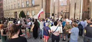 Protest przed siedzibą MEiN