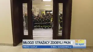 Młodzi strażacy zdobyli pałac