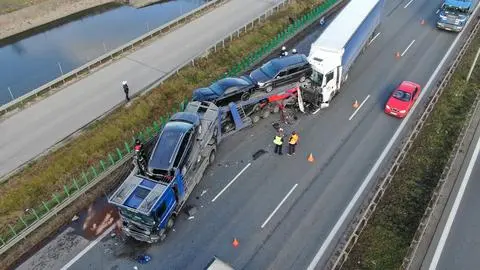 Zderzenie trzech tirów na S8