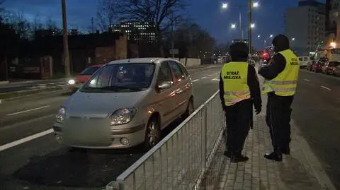 Zrobili sobie parking na zamkniętej ulicy, nie wiedzieli, że ją otworzą