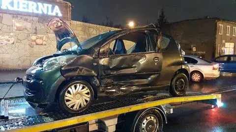 Ambulans przewoził ciężarną z COVID-19. Zderzył się z innym autem