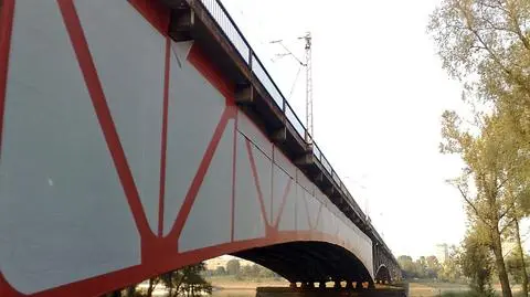 Płachta zamiast kolorowego mostu