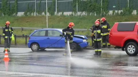 Trasa S8 stanęła w korku po zderzeniu trzech aut