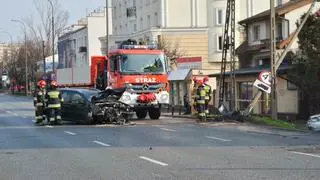 Ścięta latarnia w alei Krakowskiej