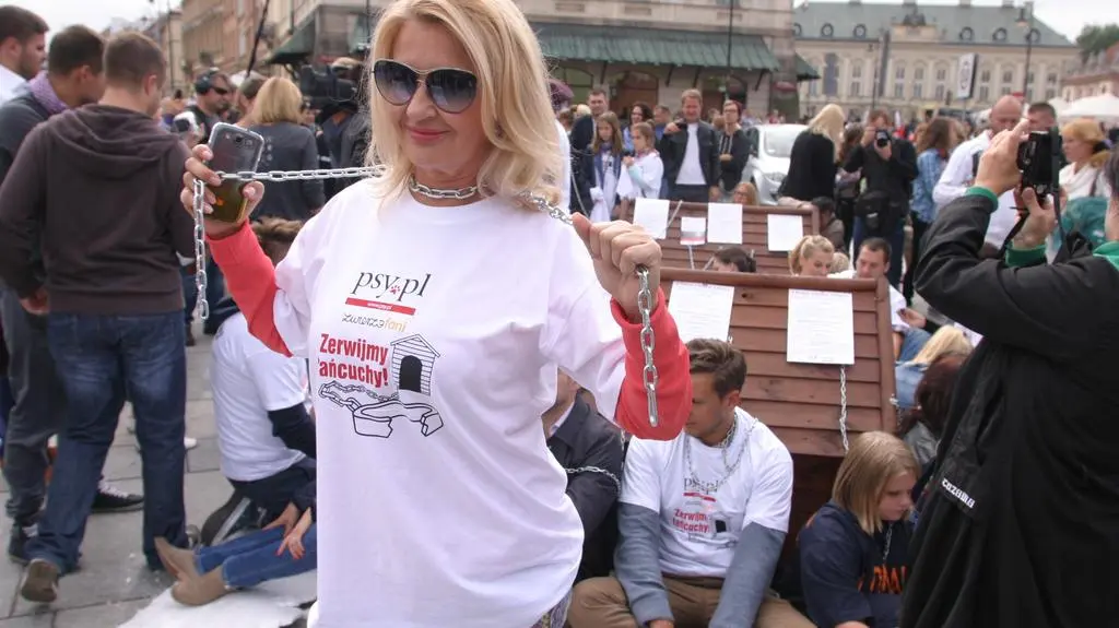 Przykuli się łańcuchami