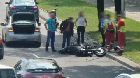 Saab zderzył się z motocyklem. Ogromny korek na Czerniakowskiej