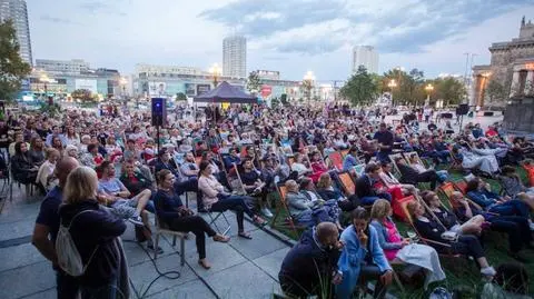 Koncerty, spektakle, filmy. Ożywiają plac Defilad