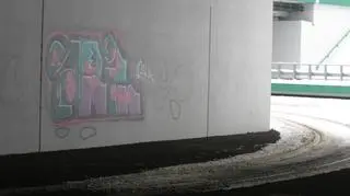 Graffiti na trasie mostu Skłodowskiej-Curie