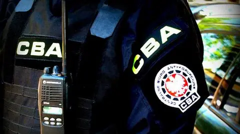 Ochraniał dworce, dostał zarzuty. Później odpowiadał za pasażerów