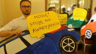 Akcja aktywistów przed sesją Rady Warszawy