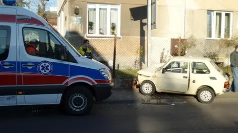Maluch na słupie. Starszy mężczyzna trafił do szpitala