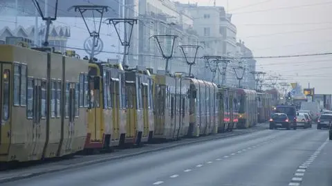 Problemy na ważnym skrzyżowaniu. Tramwaje muszą czekać w kolejce