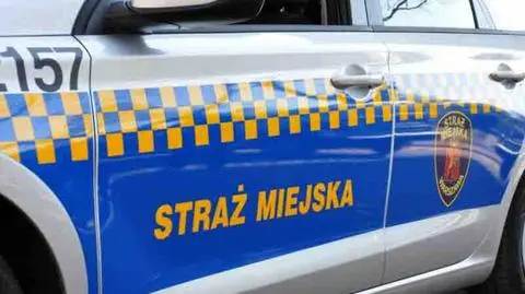 "Nie przyjął mandatu, twierdził, że strażnicy go napadli". Usłyszał zarzut