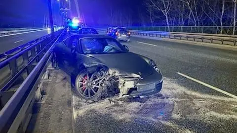 Rozbite porsche na Trasie Siekierkowskiej 