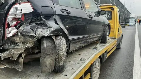 Dwa zderzenia na A2 w pobliżu węzła Konotopa