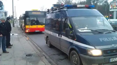 Marki: autobus zderzył się z samochodem