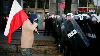 Dyskusje z policją - fot. beznaswy.blox.pl