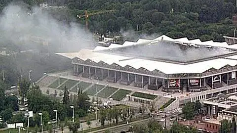 Dym nad stadionem Legii. "Habemus Campione" na trybunach