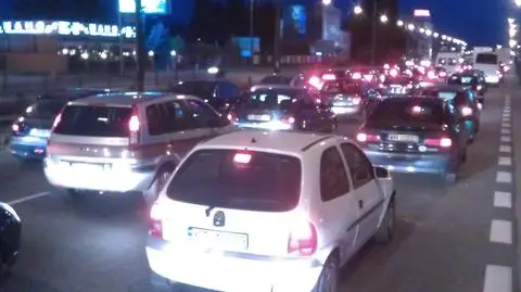 Megakorek w alei Krakowskiej. Kierowcy zawracali