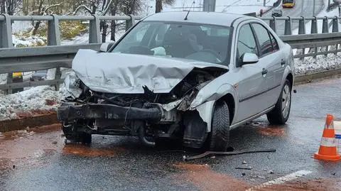 Rozbite auto na Siekierkowskiej