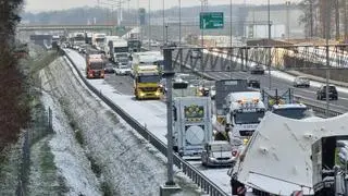 Transport tarczy TBM ma postój w pobliżu węzła Janki na S8