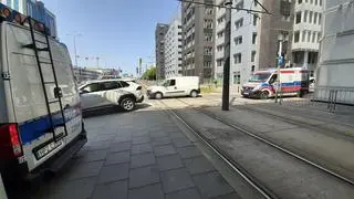 Zderzenie auta i tramwaju na Marynarskiej