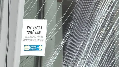 Wynieśli bankomat ze sklepu