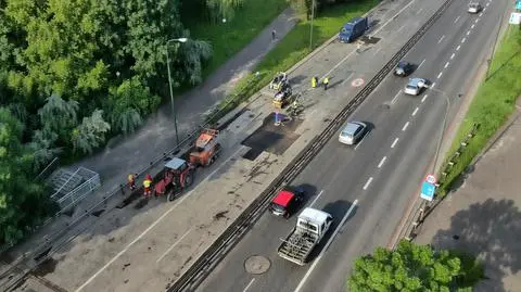 Naprawili studzienkę. Trasa Łazienkowska już przejezdna