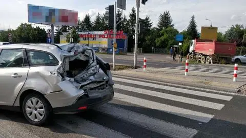 "Nie zauważył czerwonego światła". Jedna osoba ranna w wypadku