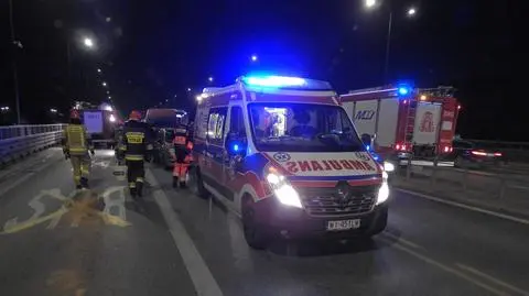 Zderzenie trzech aut na moście Łazienkowskim. Kierowcy utknęli w korku