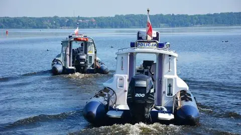 Policjant po służbie pomagał tonącym 