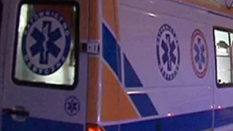 Pijany wtargnął pod tramwaj. Jest w ciężkim stanie