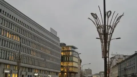 60 tirów przywiozło iluminację świąteczną. Montaż już trwa