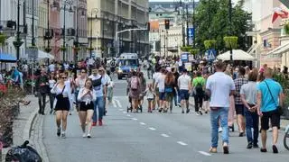 Kobieta zaatakowała przechodniów na Nowym Świecie