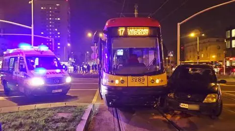 Zderzenie na Wołoskiej. Ranna pasażerka tramwaju