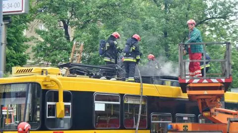 Pożar na dachu tramwaju. Wolska stanęła