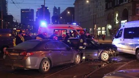 Wypadek w al. Jana Pawła II: czworo rannych, nie jeździły tramwaje
