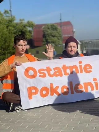 Ostatnie Pokolenie na moście Świętokrzyskim 