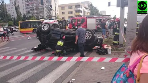 Dachowanie na Ursynowie, ranna jedna osoba