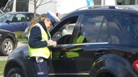 Wypadek w al. KEN: mercedes potrącił kobietę