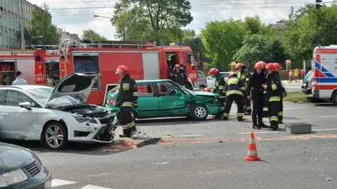 Trzy uszkodzone auta i ranni. Zderzenie na Kasprzaka