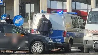 Taksówkarz - jak podaje policja - miał sądowy zakaz prowadzenia pojazdów 