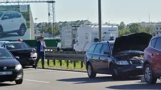 Zderzenie trzech aut na S8