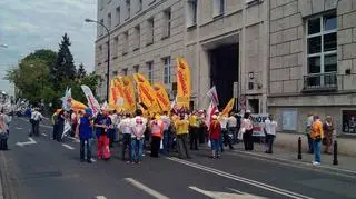 Związkowcy protestują pod Sejmem