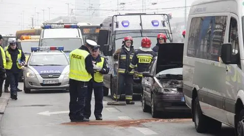 Jerozolimskie: seat wjechał w mercedesa. Jedna osoba ranna