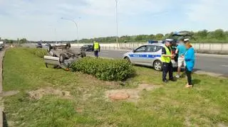 Samochód osobowy dachował na Wybrzeżu Gdańskim